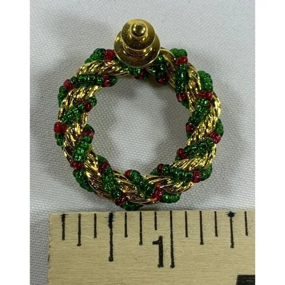 Vintage Avon Christmas Wreath Brooch 1.5" Gold Tone Beaded Green Red Lapel Pin - Picture 6 of 6